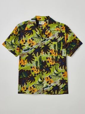 Vintage 60’s/70s Waikiki Green
Tiki Beach Print Hawaiian
Aloha Shirt S